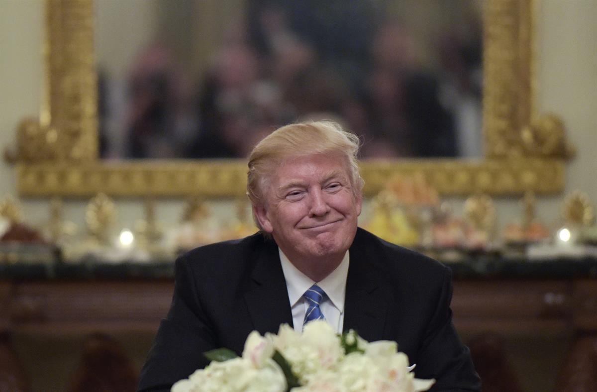 President Donald Trump hosts a reception for House and Senate leaders in the the State Dining Room of the White House in Washington, Monday, Jan. 23, 2017. (AP Photo/Susan Walsh)