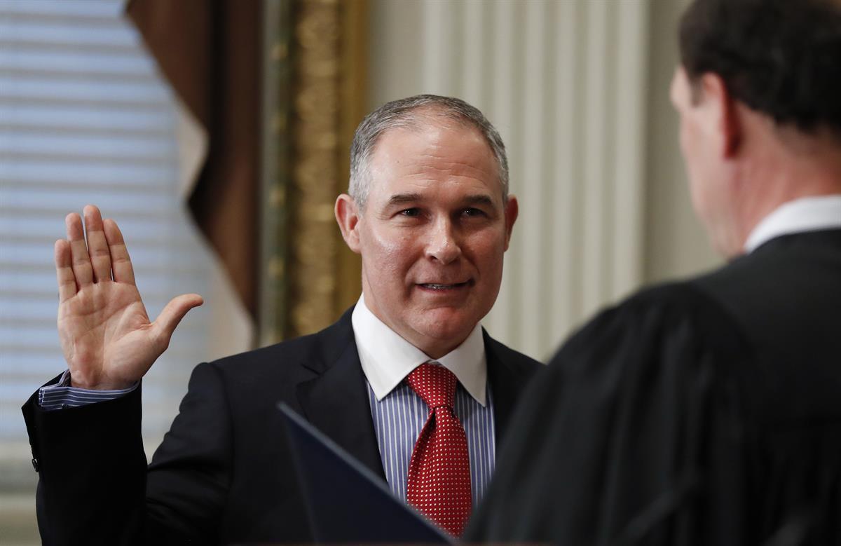 Supreme Court associate justice Samuel Alito swears in Scott Pruitt as the EPA Administrator in Washington, Friday, Feb. 17, 2017. (AP Photo/Carolyn Kaster).